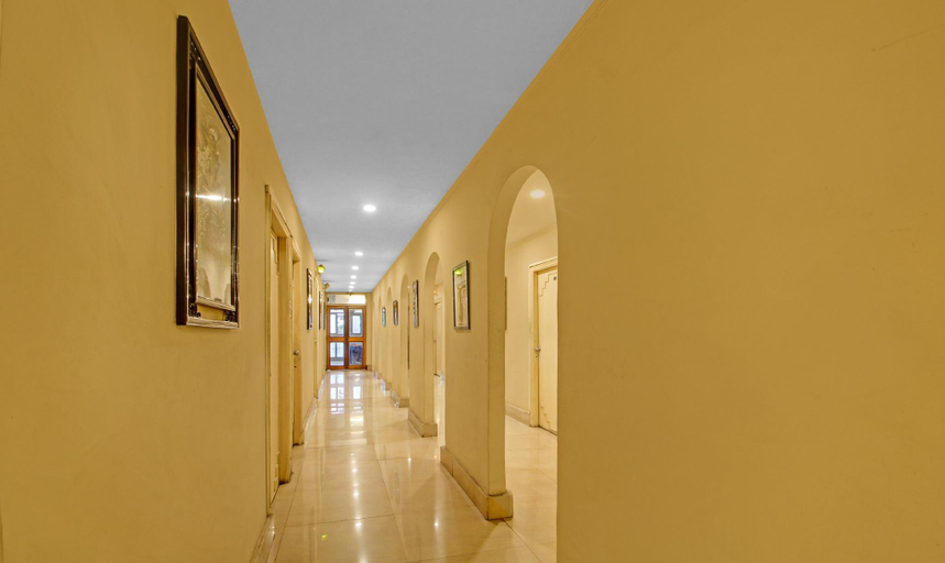 Public Area 2, Treebo Mira Inn, Camac Street, Kolkata