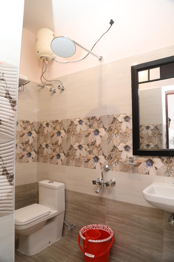 Bathroom 4, Rk Hotel - Temple Stay, Thanjavur