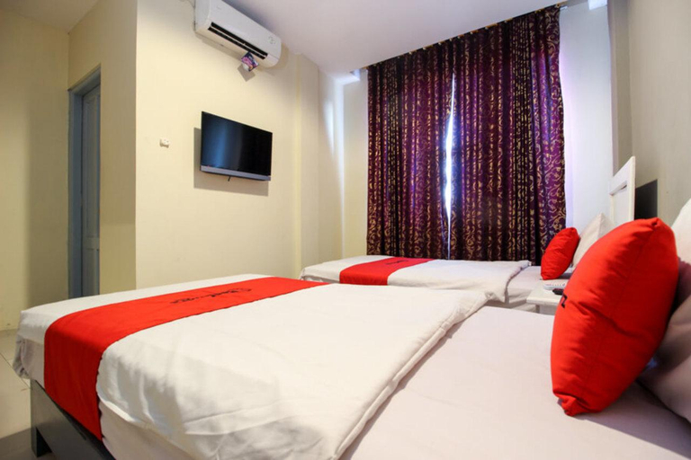 Bedroom 2, RedDoorz Syariah at Wijaya Imperial Hotel, Bantul