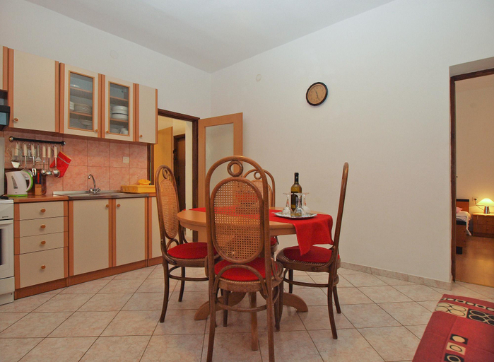 Others 5, Apartment 1569, Pula