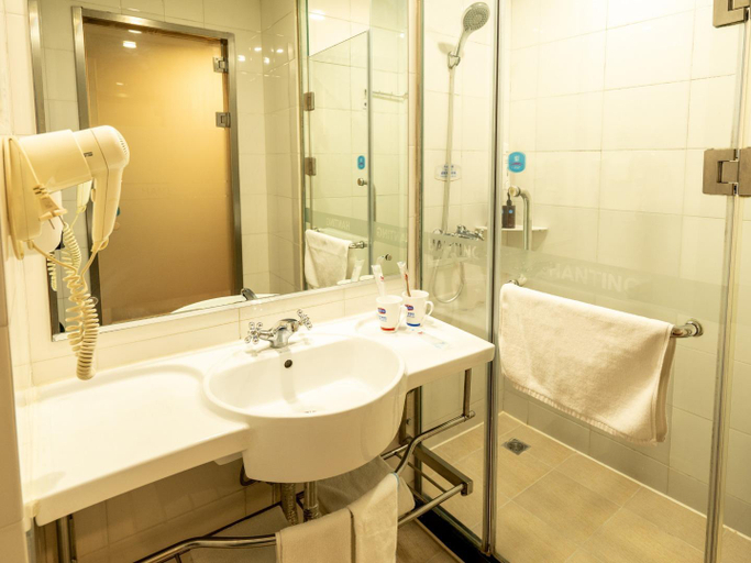 Bathroom 4, Hanting Hotel Dalian Zhongshan Square Metro Station, Dalian