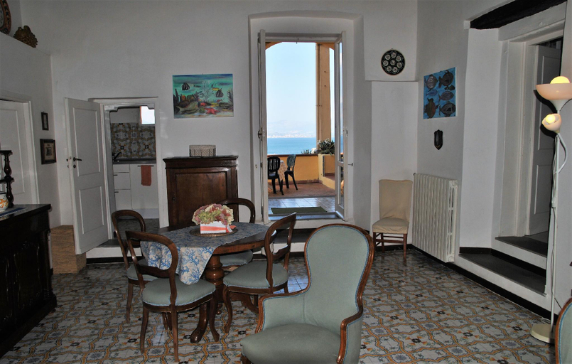 Others 5, Appartment for 6 persons, Latina