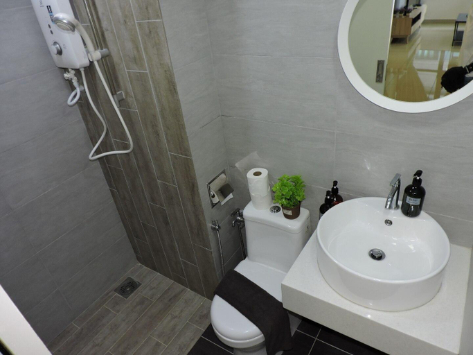 Bathroom 4, Arte Plus Kuala Lumpur by Sleepy Bear, Gombak