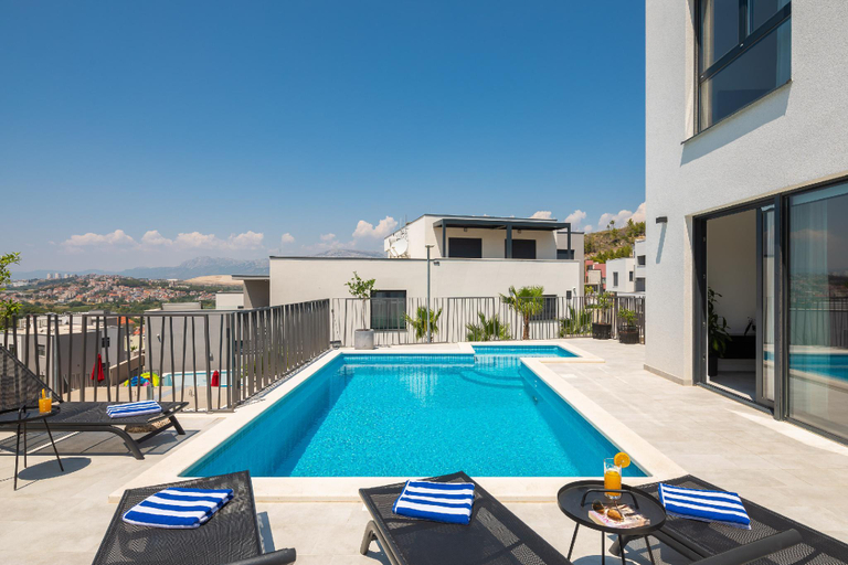 Others 4, Villa 9 (private outdoor pool, hot tub, terrace), Podstrana
