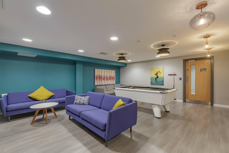 Shared lounge/TV area 5, Affordable by ALTIDO Edinburgh, Edinburgh
