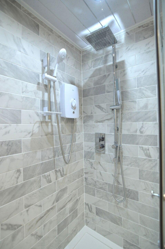 Bathroom 4, Morden Central Self Contained Flat By CozyNest, Reading