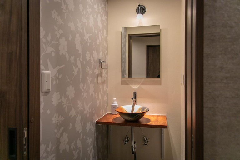 Bathroom 4, Stay safe 4mins to st MAX 10PAX GN-1, Osaka