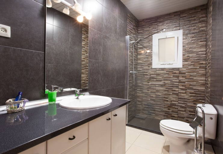Bathroom, Cozy apartment beside Sagrada Familia, Barcelona