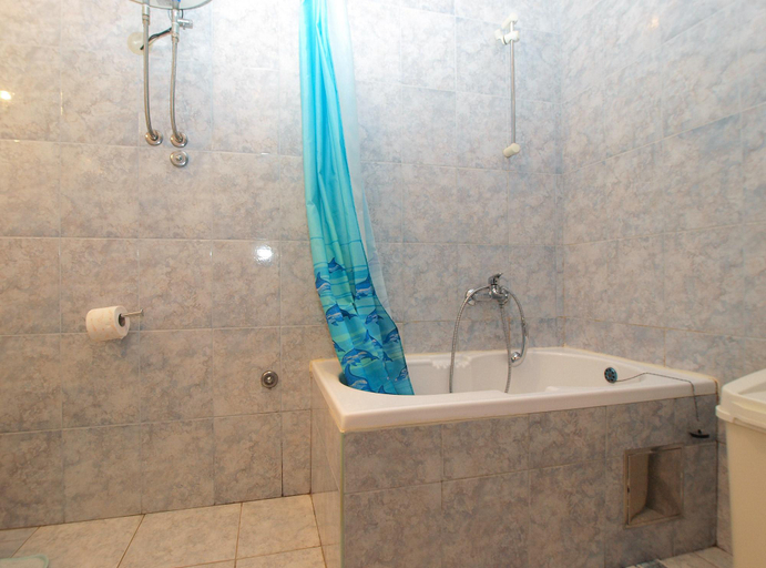 Bathroom 3, Apartment 1569, Pula
