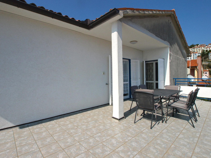 Others 5, Apartment 1826, Labin