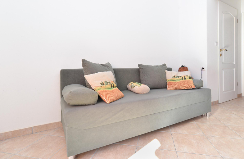 Others 4, Apartment 1989, Fažana