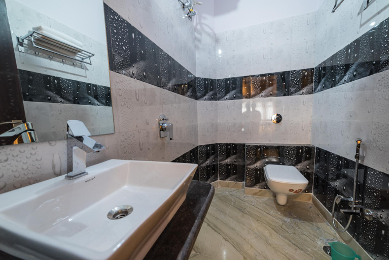 Bathroom 4, Hotel Amar Villa, Jaisalmer