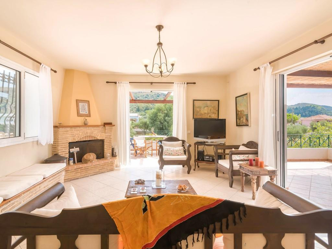 Others 4, Villa Iliogenniti, Ionian Islands