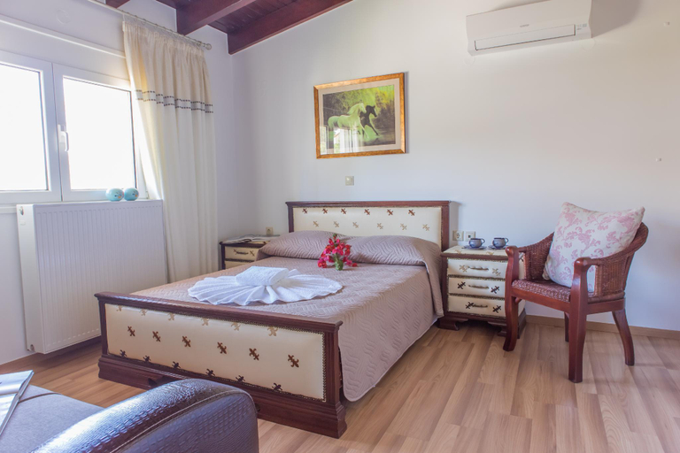 Bedroom 2, 2 Bedroom Villa with lovely Garden, Crete