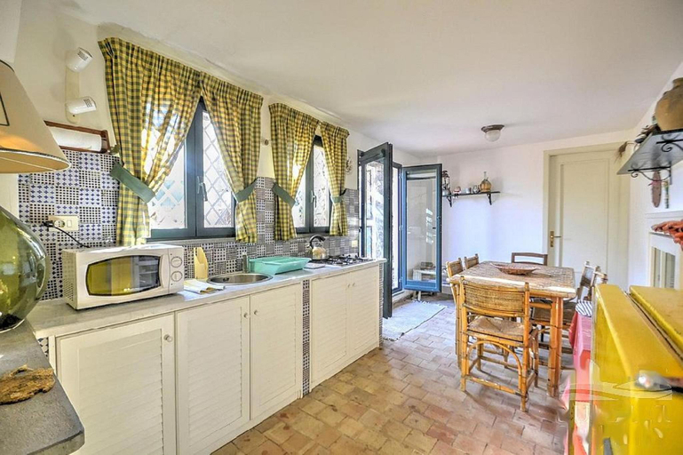 Food & Drinks, House with garden near the sea, Catania