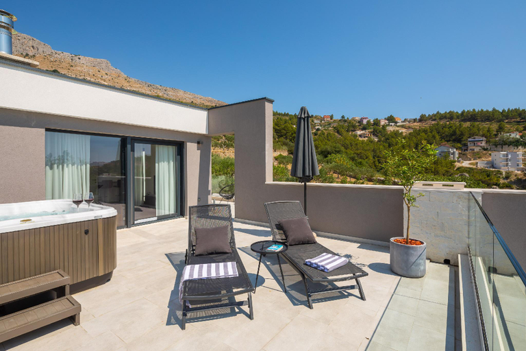 Others 5, Villa 9 (private outdoor pool, hot tub, terrace), Podstrana