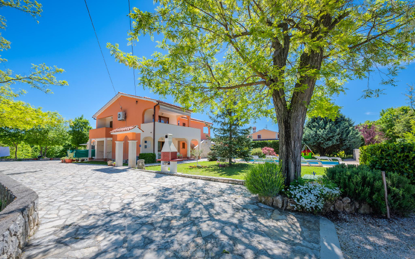 Others 5, Villa 1574, Sveta Nedelja