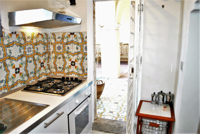 Others 3, Appartment for 6 persons, Latina