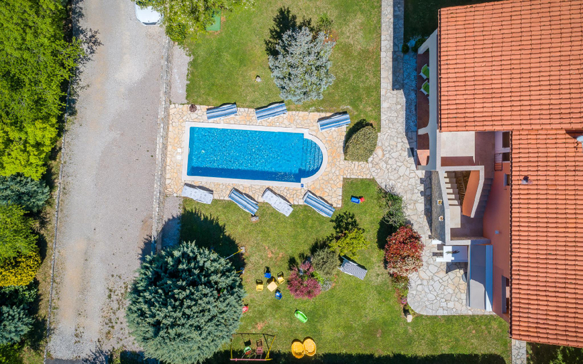 Others 2, Villa 1574, Sveta Nedelja