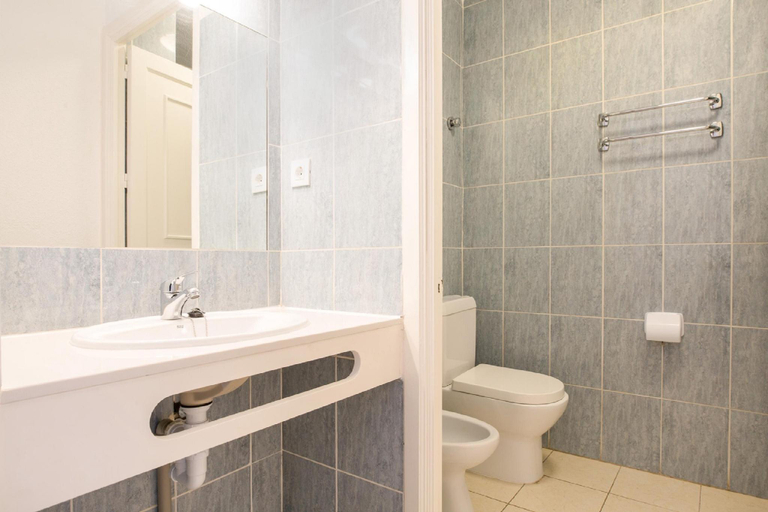 Bathroom, Apartment on the seafront, overlooking the beach, swimming pools, equipped Wifi, Las Palmas
