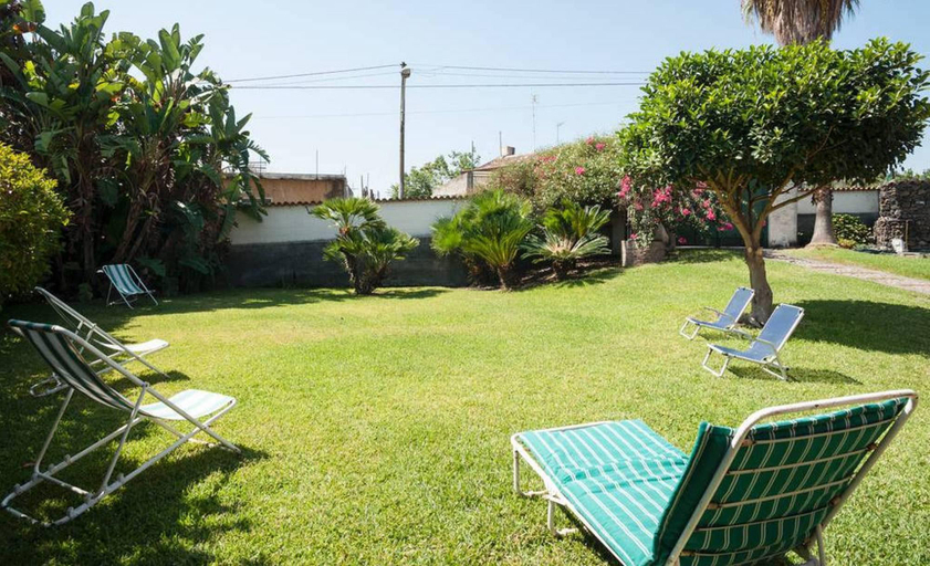 Others 5, House with garden near the sea, Catania