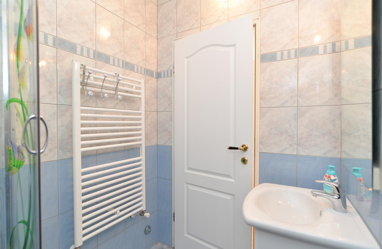 Bathroom 3, Apartment 1989, Fažana