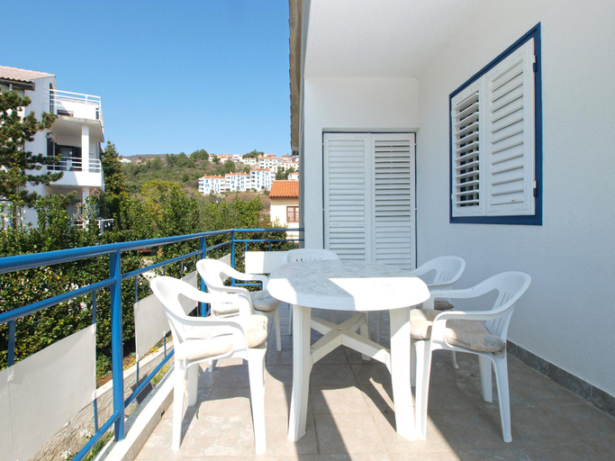 Others 5, Apartment 1826, Labin