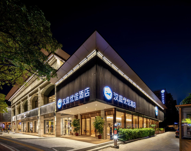 Exterior & Views 16