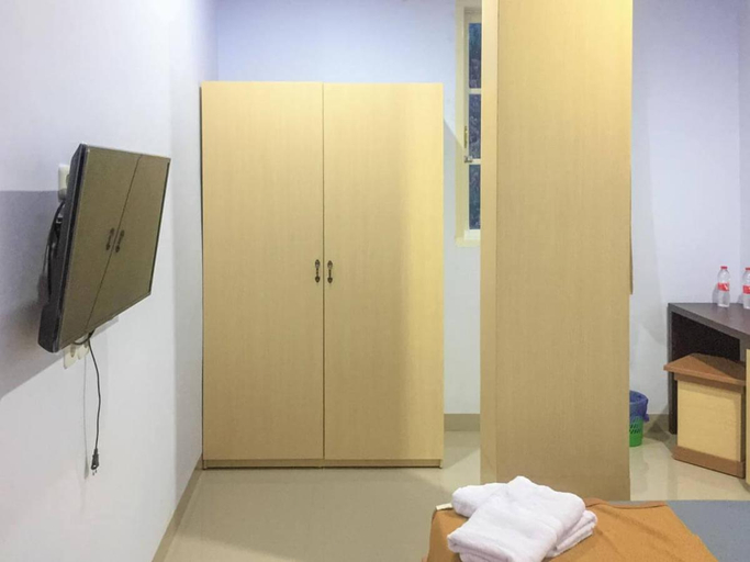 Bedroom 3, BnB Homestay Parepare RedPartner (temporarily closed), Parepare