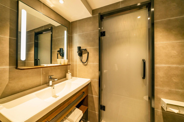 Bathroom 4, Hanting Hotel Qingdao May Fourth Square Olympic Sailing Center, Qingdao