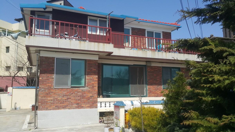 Exterior & Views 1, Detached house (2nd floor) - Fun and happy time., Yangyang