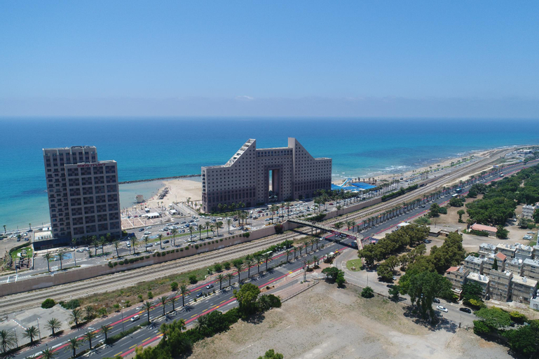 Sea Tower Holiday apartments and suites - Almog building, Logan