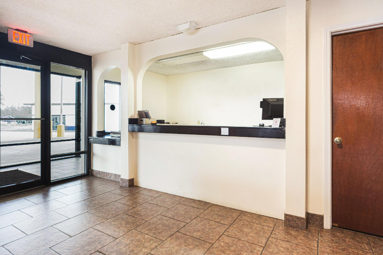 Public Area 2, Days Inn by Wyndham Atmore, Escambia