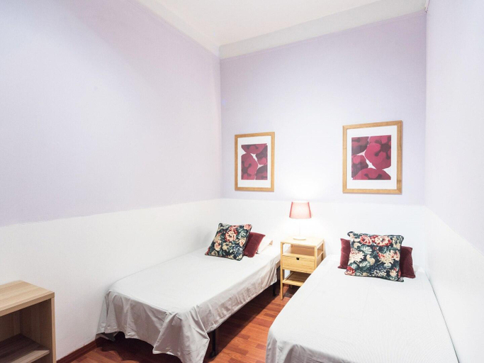 Others 3, Spacious & sunny Apt w/terrace in the city center, Barcelona