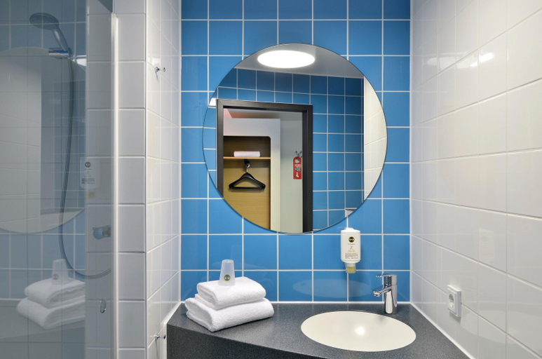 Bathroom 5, B&B Hotel Konstanz, Konstanz