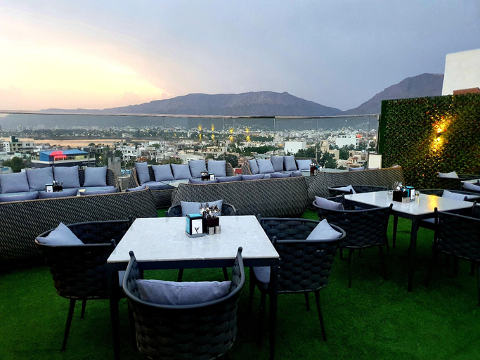 Food & Drinks 5, JW Cruise, Ajmer