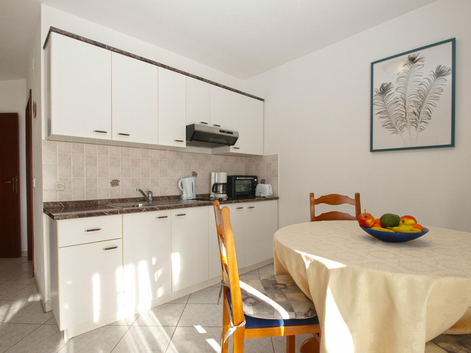 Others 4, Apartment 1978, Poreč