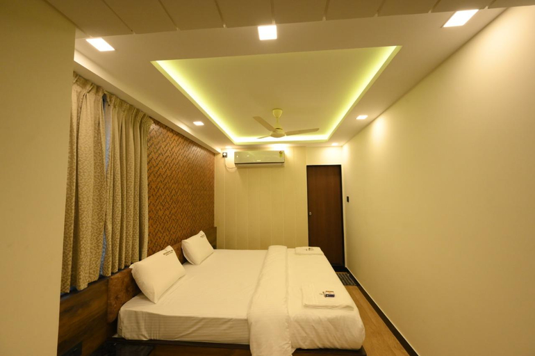 Bedroom, Meenakshi Inn, Udupi