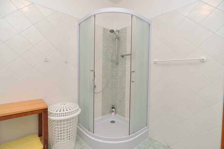 Bathroom 3, Apartment 1945, Bale