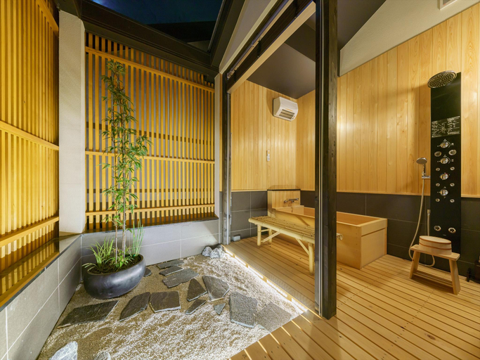 Others 5, Yadoya Yanagitori West, Taitō