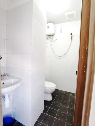 Bathroom 5, SBY Residence by ecommerceloka, Surabaya