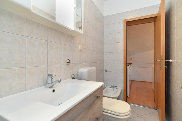 Bathroom 3, Apartment 811, Ližnjan