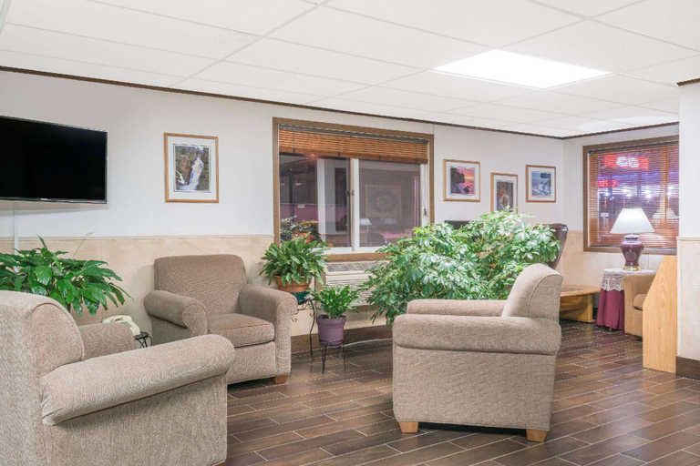 Public Area 2, Super 8 by Wyndham Superior WI, Douglas