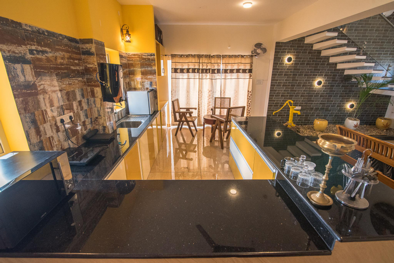 Food & Drinks 3, mezzanine villa W/T Hot Tub Jacuzzi, Viluppuram