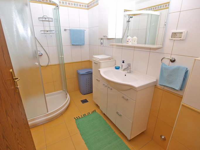 Bathroom 3, Apartment 914, Medulin