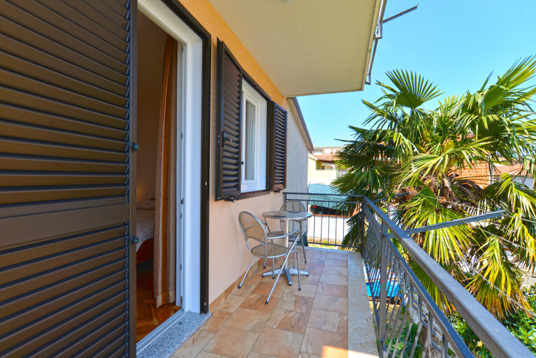 Others 4, Apartment 1553, Novigrad