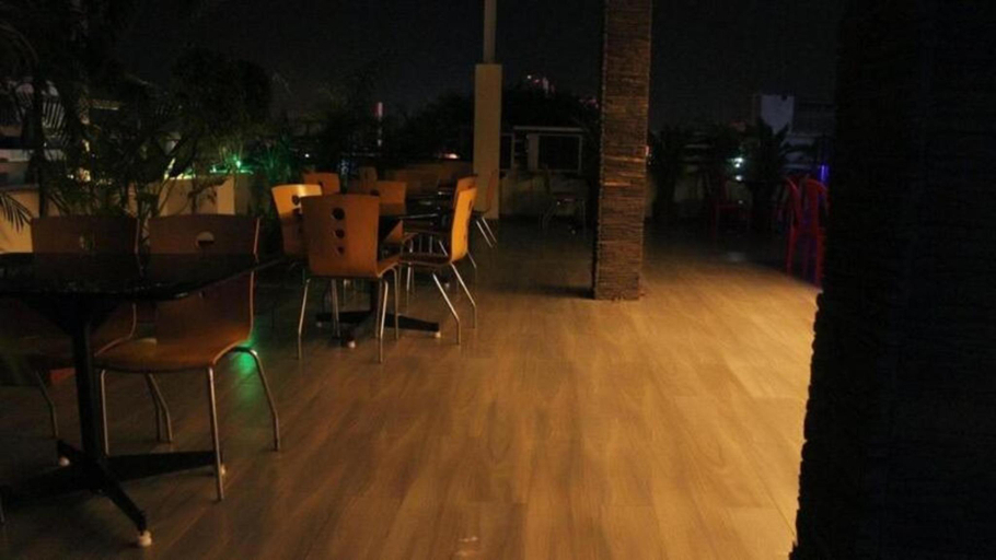 Food & Drinks 3, FabHotel Prana Grande, Puducherry