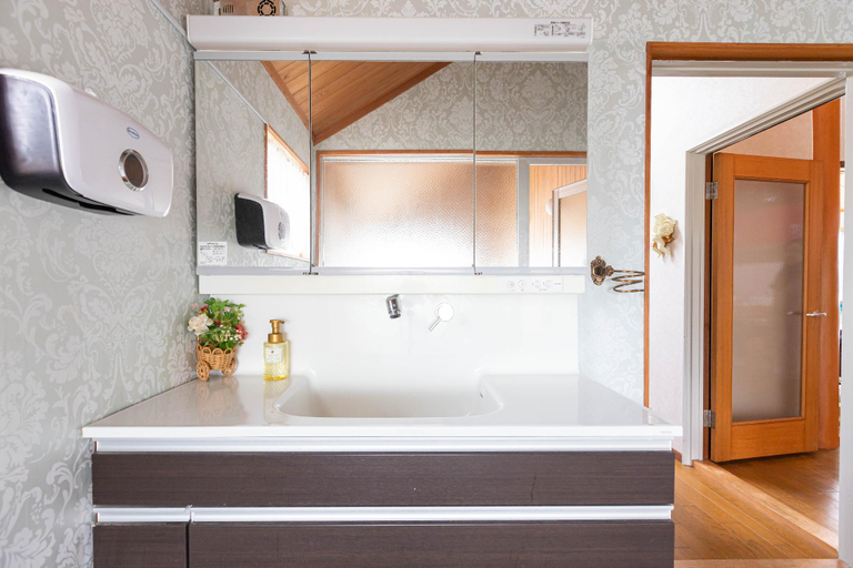 Bathroom 2, Happy House Shirahama, Shirahama