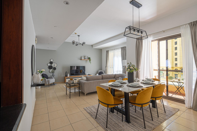 Food & Drinks 5, Elegant Apt with Balcony Steps From the Beach, Dubai