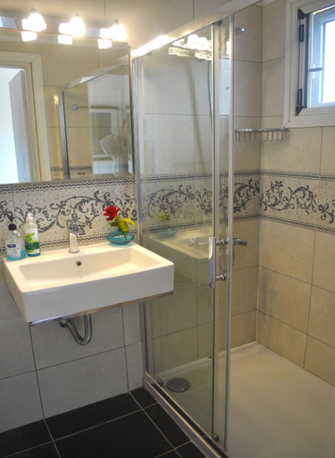 Bathroom, Holiday House Angelos B on Agios Gordios Beach, Ionian Islands